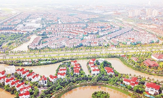 Không gian đô thị được mở rộng về nhiều hướng với các khu đô thị mới hiện đại. Trong ảnh: Khu đô thị Việt Hưng, quận Long Biên. Ảnh: Hoàng Phú