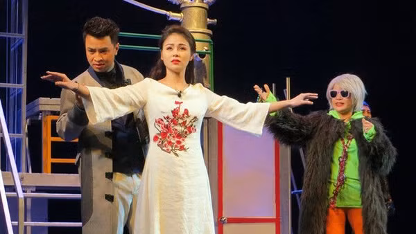 Không biết đến bao giờ, chúng ta mới lại có được một Lưu Quang Vũ trong sân khấu, với khả năng bám sát đời sống và đầy tính dự báo.