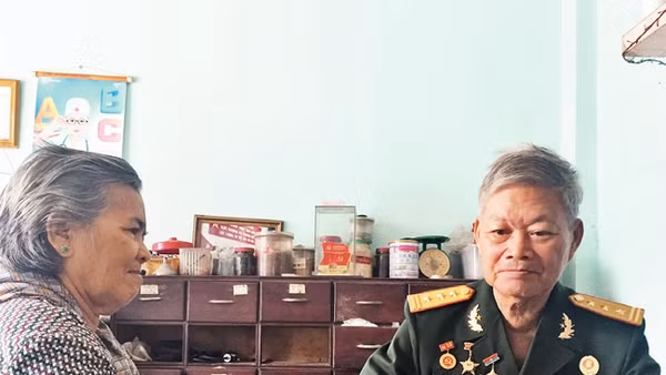 Thương binh hạng 4/4, lương y Huỳnh Thanh Tấn thường xuyên khám bệnh, bốc thuốc miễn phí cho người nghèo.