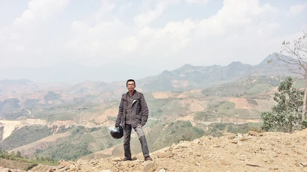 Họa sĩ Mai Duy Minh trong hành trình về Ðiện Biên Phủ.