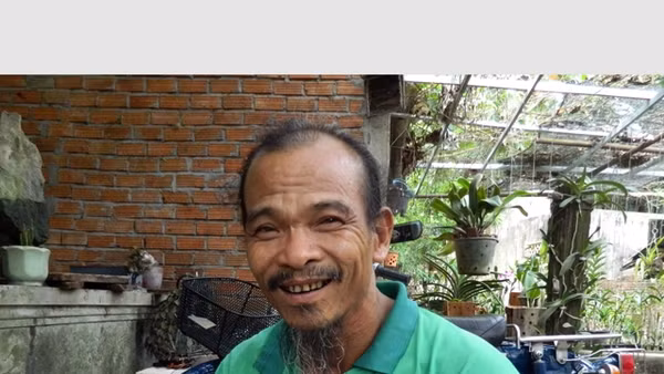 Lương y Bình chấp nhận sống nghèo vì người khác.