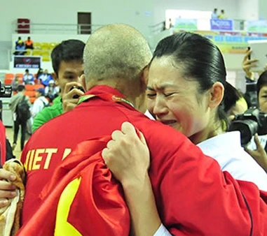 “Nữ hoàng kata” bật khóc sau khi giành tấm HCV SEA Games.