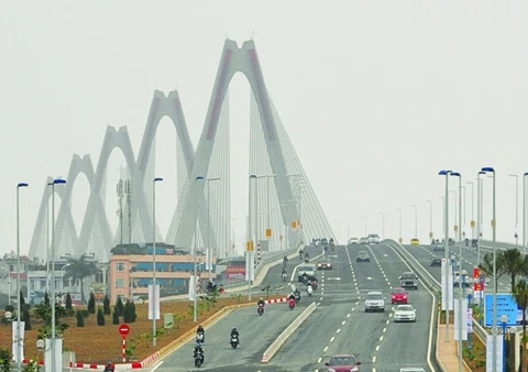 Cầu Nhật Tân, Hà Nội. Ảnh: Khiếu Minh