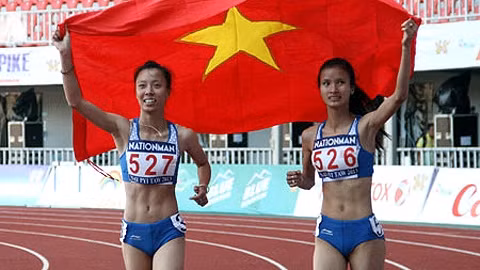 Đỗ Thị Thảo (bên trái) tiếp tục lập thêm chiến công sau cú đúp vàng hôm qua 18-12. (Ảnh: Dân Trí)