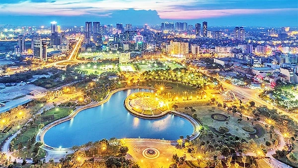 Công viên Hòa Bình được đầu tư xây dựng, tạo thêm không gian xanh cho thành phố. Ảnh: VŨ LONG