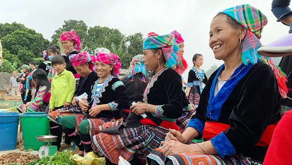 Chợ phiên San Thàng mang đậm âm sắc của một phiên chợ vùng cao.