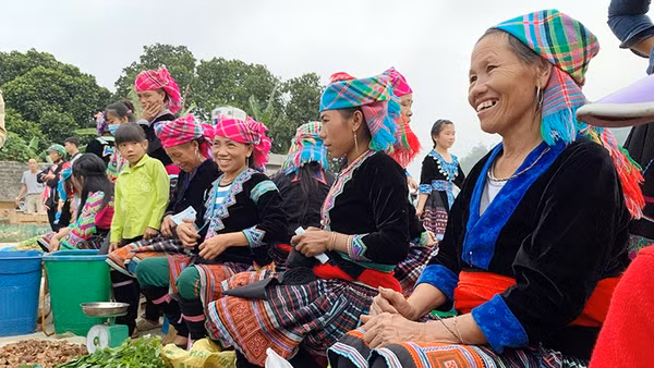 Chợ phiên San Thàng mang đậm âm sắc của một phiên chợ vùng cao.