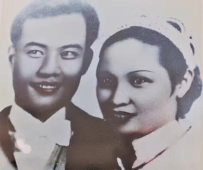 Ảnh cưới của Hoàng thân Souphanouvong và bà Kỳ Nam ở Nha Trang. 