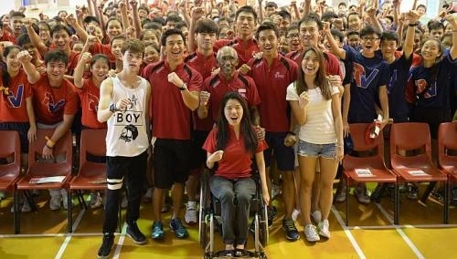 Cổ động viên của đội bóng rổ Singapore.