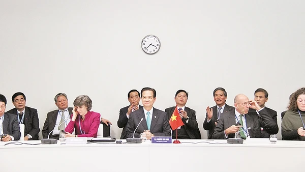 Thủ tướng Nguyễn Tấn Dũng chủ trì Đối thoại cấp cao về thích ứng BĐKH ở đồng bằng sông Cửu Long tại Paris.