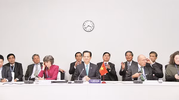 Thủ tướng Nguyễn Tấn Dũng chủ trì Đối thoại cấp cao về thích ứng BĐKH ở đồng bằng sông Cửu Long tại Paris.