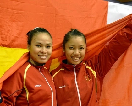 Lan Phương (trái) và Mỹ Duyên đã vượt khó để mang về tấm HCV quý giá cho kempo Việt Nam.