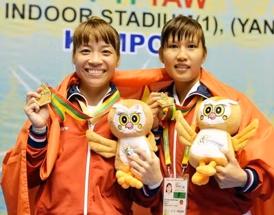 Phạm Thị Mão (trái) và Phan Thị Kiều Duyên đã mang về tấm HCV đầu tiên cho Kempo Việt Nam.