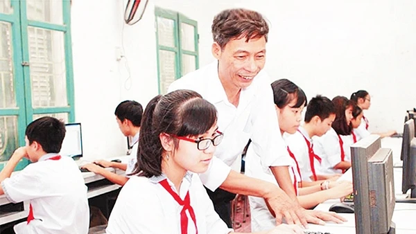 Giờ thực hành Tin học tại Trường THCS Tân Hội (xã Tân Hội, huyện Ðan Phượng). Ảnh: Nguyễn Phương