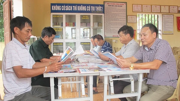 Thư viện thôn Đông Đình - thành quả của phong trào Đảng viên đi đầu học tập và làm theo lời Bác. 