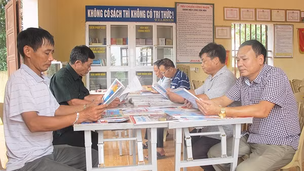 Thư viện thôn Đông Đình - thành quả của phong trào Đảng viên đi đầu học tập và làm theo lời Bác. 