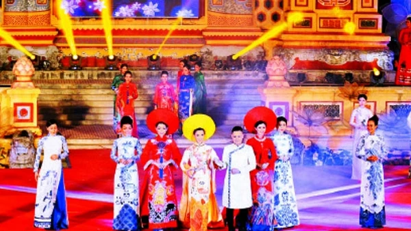 Lễ hội áo dài tại Festival Huế 2018.