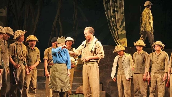 Cảnh trong vở chèo Ðêm trắng - Nhà hát chèo Quân đội. Ảnh: NGUYỄN ĐÌNH TOÁN