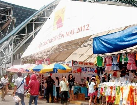 Cổng chính Hội chợ Khuyến mãi.