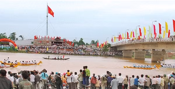 Ngày hội đua thuyền trên sông Bến Hải. Ảnh: MINH HOÀN