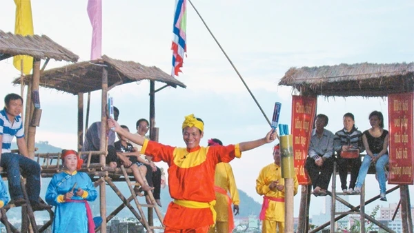 Nghệ nhân Hoàng Việt đóng vai Anh Hiệu. Ảnh: Nguyễn Văn Quế