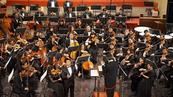 “Tôi mê dàn nhạc giao hưởng và cảm thấy mình được thăng hoa nhất khi hát với dàn nhạc”.