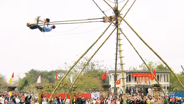 Lễ hội làng Thế Chí Tây.