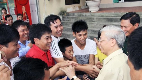 Tổng Bí thư Nguyễn Phú Trọng gặp gỡ nhân dân huyện đảo Cát Hải (Hải Phòng).