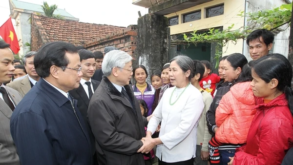 Tổng Bí thư Nguyễn Phú Trọng với nhân dân huyện Thạch Thất (TP. Hà Nội).Ảnh: TRÍ DŨNG - TTXVN