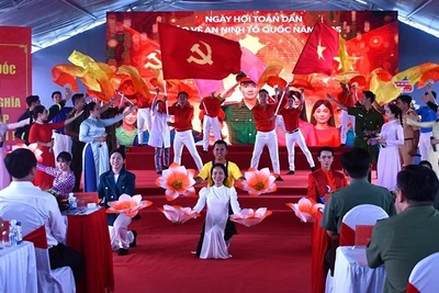 Công an tỉnh Cà Mau phối hợp Ủy ban nhân dân phường Tân Thành, tỉnh Cà Mau tổ chức Ngày hội toàn dân bảo vệ an ninh Tổ quốc năm 2025.