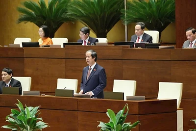 Bộ trưởng Giáo dục và Đào tạo Nguyễn Kim Sơn phát biểu giải trình, làm rõ một số vấn đề đại biểu Quốc hội nêu. (Ảnh: DUY LINH)