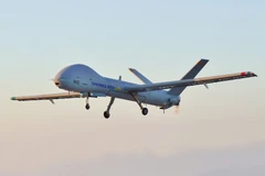 [Video] Iran bắn rơi UAV tối tân của Israel, công bố hình ảnh xác máy bay