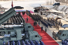 [Video] Triều Tiên lần đầu phô diễn tên lửa không đối đất tầm xa