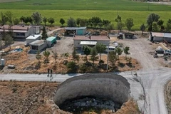 [Video] Hơn 600 hố sụt nguy hiểm liên tiếp xuất hiện tại miền Trung Thổ Nhĩ Kỳ 