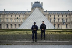 [Video] Pháp bắt giữ nghi phạm trong vụ trộm bảo tàng Louvre 
