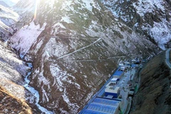 [Video] Bên trong đường hầm cao tốc dài nhất thế giới Tianshan Shengli