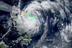 [Video] Philippines nâng mức cảnh báo với bão Matmo