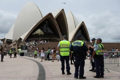 [Video] Thế giới đón năm mới 2026: An ninh thắt chặt, lễ hội bị hủy bỏ