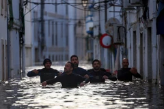 [Video] Bão chồng bão gây thiệt hại nặng nề tại Tây Ban Nha, Bồ Đào Nha