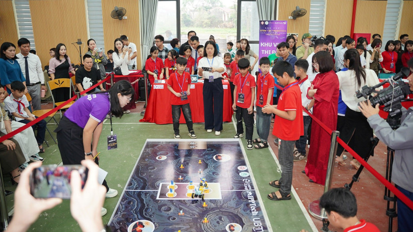 Vòng Chung kết Sân chơi STEM - AI - Robotics Thái Nguyên 2026 quy tụ gần 200 học sinh.