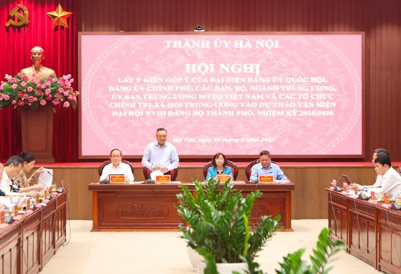 Quang cảnh hội nghị của Thành ủy Hà Nội chiều 6/8.