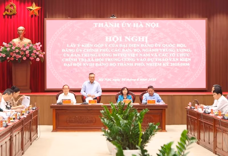 Quang cảnh hội nghị của Thành ủy Hà Nội chiều 6/8.