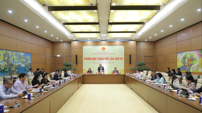 Phiên họp toàn thể lần thứ tư Ủy ban Dân nguyện và Giám sát, tháng 10/2025. (Ảnh: Quochoi.vn) 