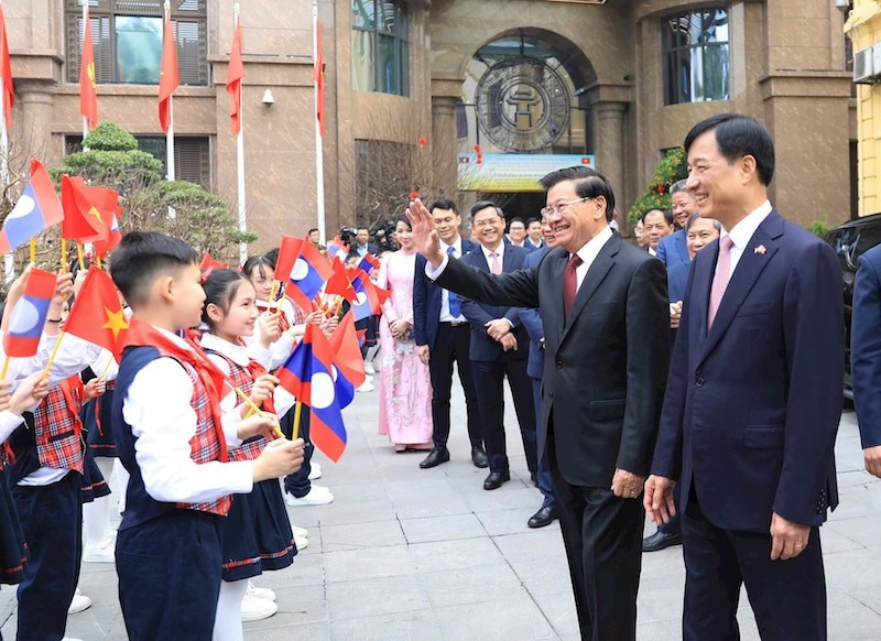 Lễ đón Tổng Bí thư Đảng Nhân dân Cách mạng Lào, Chủ tịch nước Cộng hòa Dân chủ Nhân dân Thongloun Sisoulith. (Ảnh: Quang Thái)