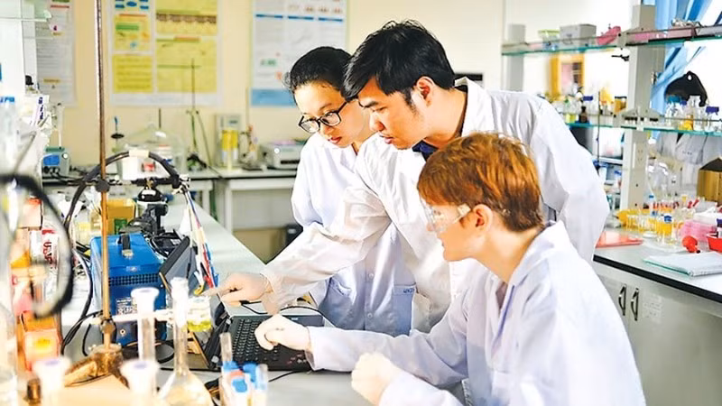 Với nhiều cơ chế, chính sách ưu đãi vượt trội, Nghị định 180 đã tạo hành lang pháp lý thông thoáng, thuận lợi để thu hút đầu tư tư nhân vào phát triển khoa học, công nghệ, đổi mới sáng tạo và chuyển đổi số. (Ảnh minh họa)