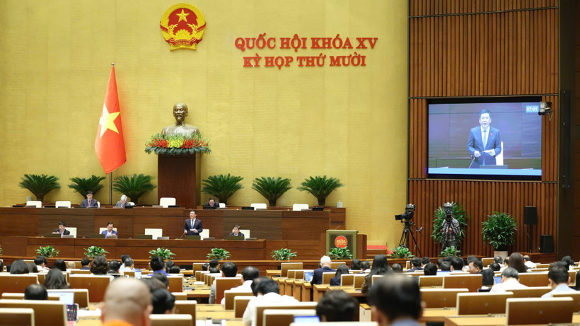 Quang cảnh phiên họp toàn thể ở hội trường chiều 8/12. (Ảnh: DUY LINH)