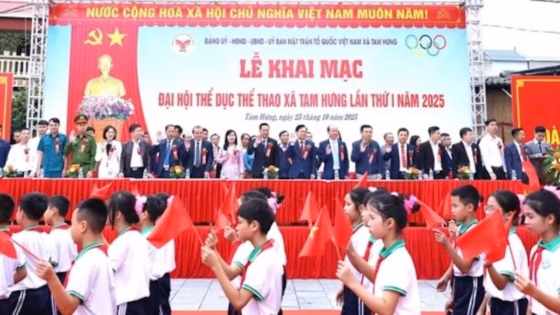 Lễ khai mạc Đại hội thể dục thể thao xã Tam Hưng (thành phố Hà Nội) lần thứ nhất.