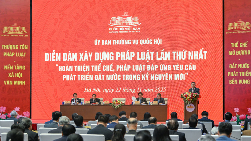 Quang cảnh Diễn đàn xây dựng pháp luật lần thứ nhất. (Ảnh: DUY LINH)