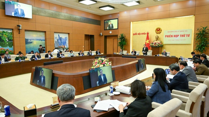 Quang cảnh phiên họp thứ tư của Hội đồng Bầu cử quốc gia, ngày 15/12/2025. (Ảnh: DUY LINH)