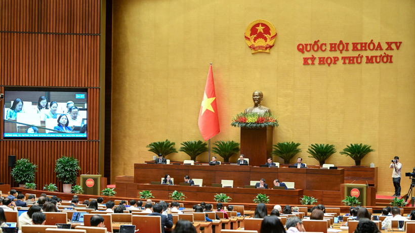 Phiên họp toàn thể ở hội trường tại Kỳ họp thứ 10, Quốc hội khóa XV. (Ảnh: DUY LINH)